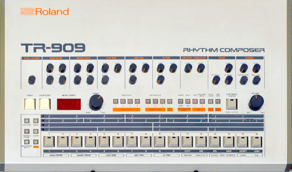 Roland TR 909 large